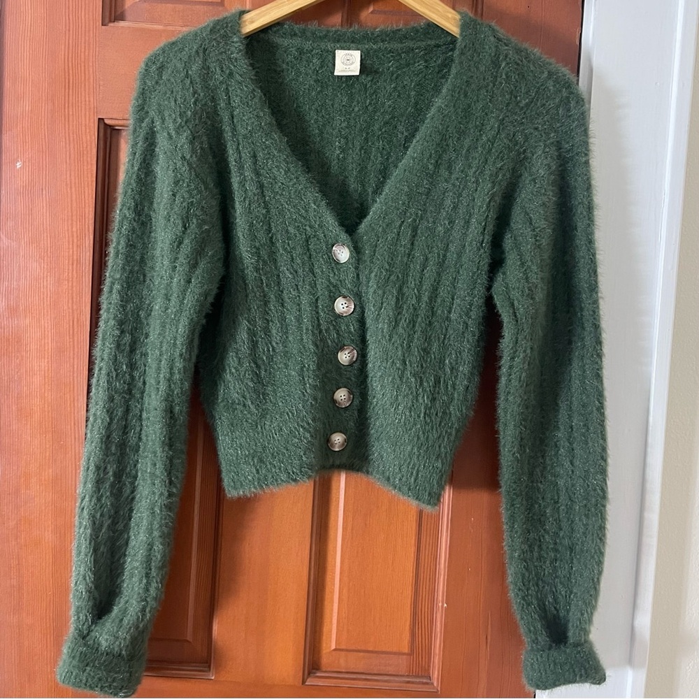 Urban Oitfitters green button crop v-neck cardigan sweater Size Small